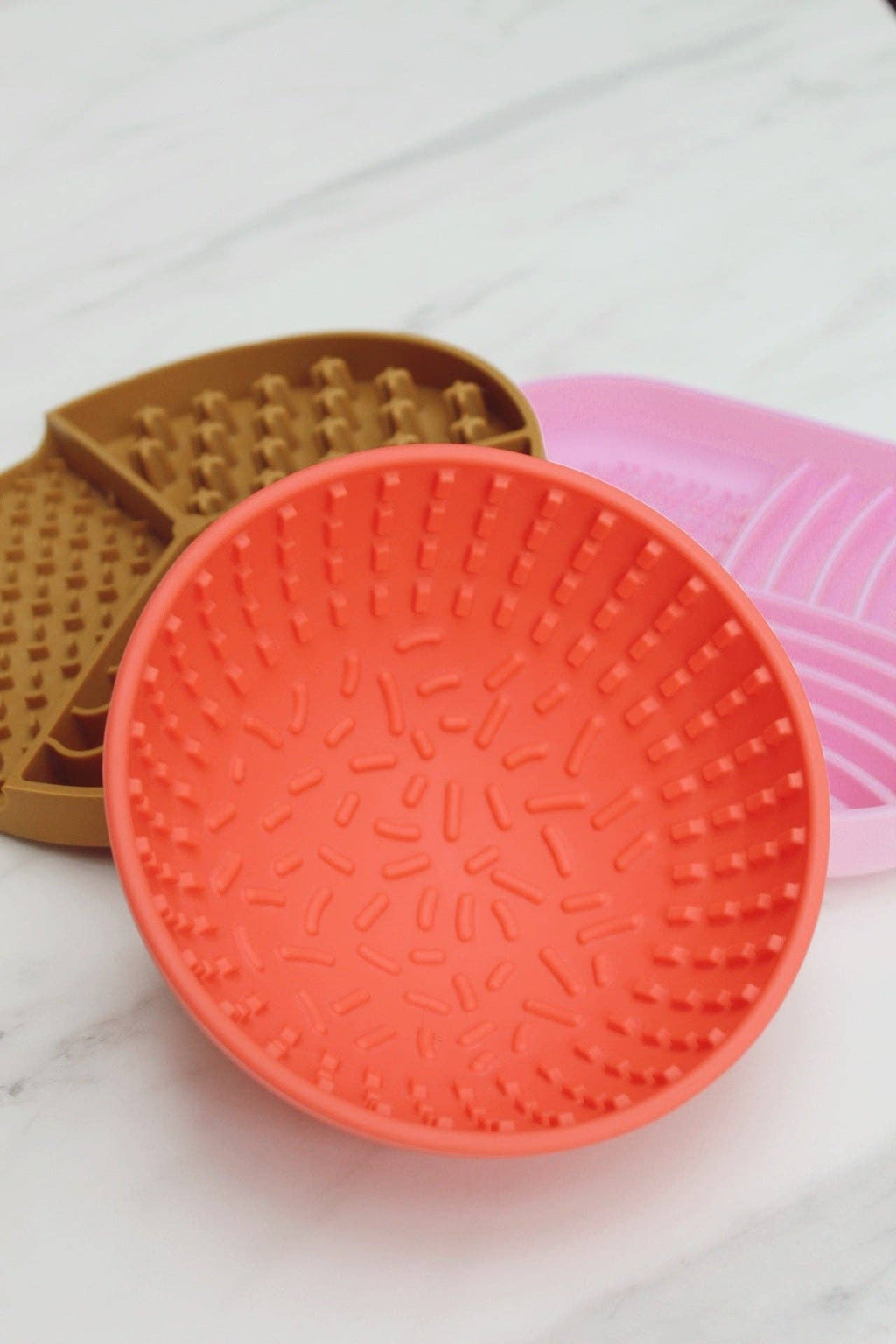 Wiggler Lick Bowl - Coral