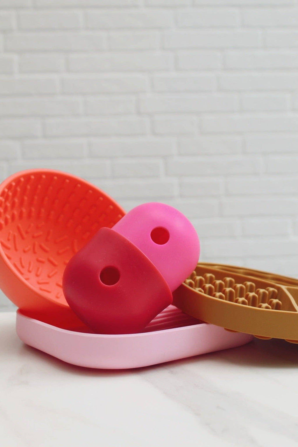 Wiggler Lick Bowl - Coral