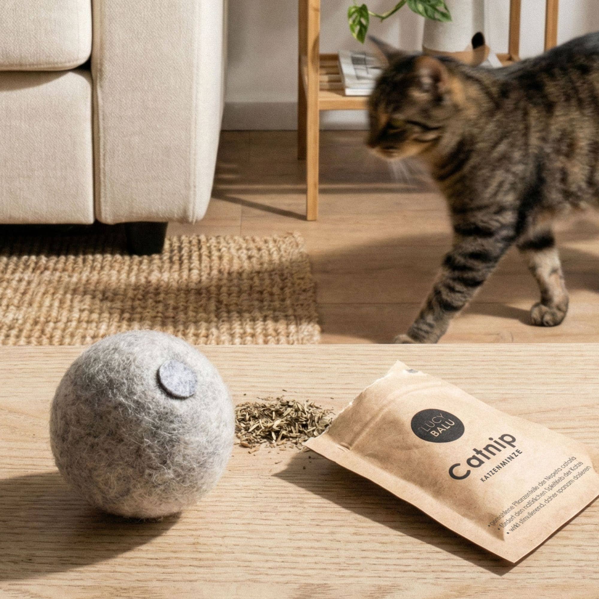 MINT BALL felt ball with catnip