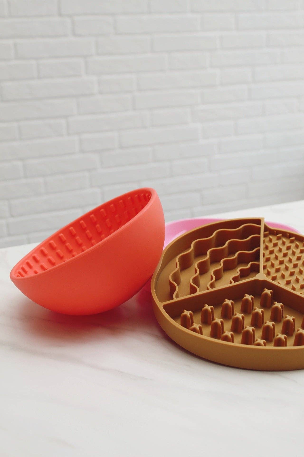 Wiggler Lick Bowl - Coral